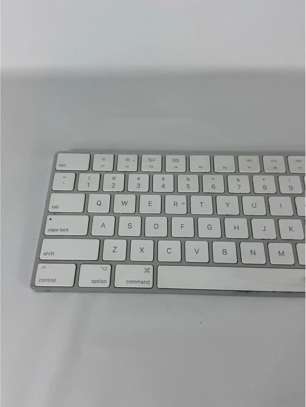 Apple A1843 Wireless Keyboard w/ Numeric Keypad MQ052LL/A Bluetooth Grade B